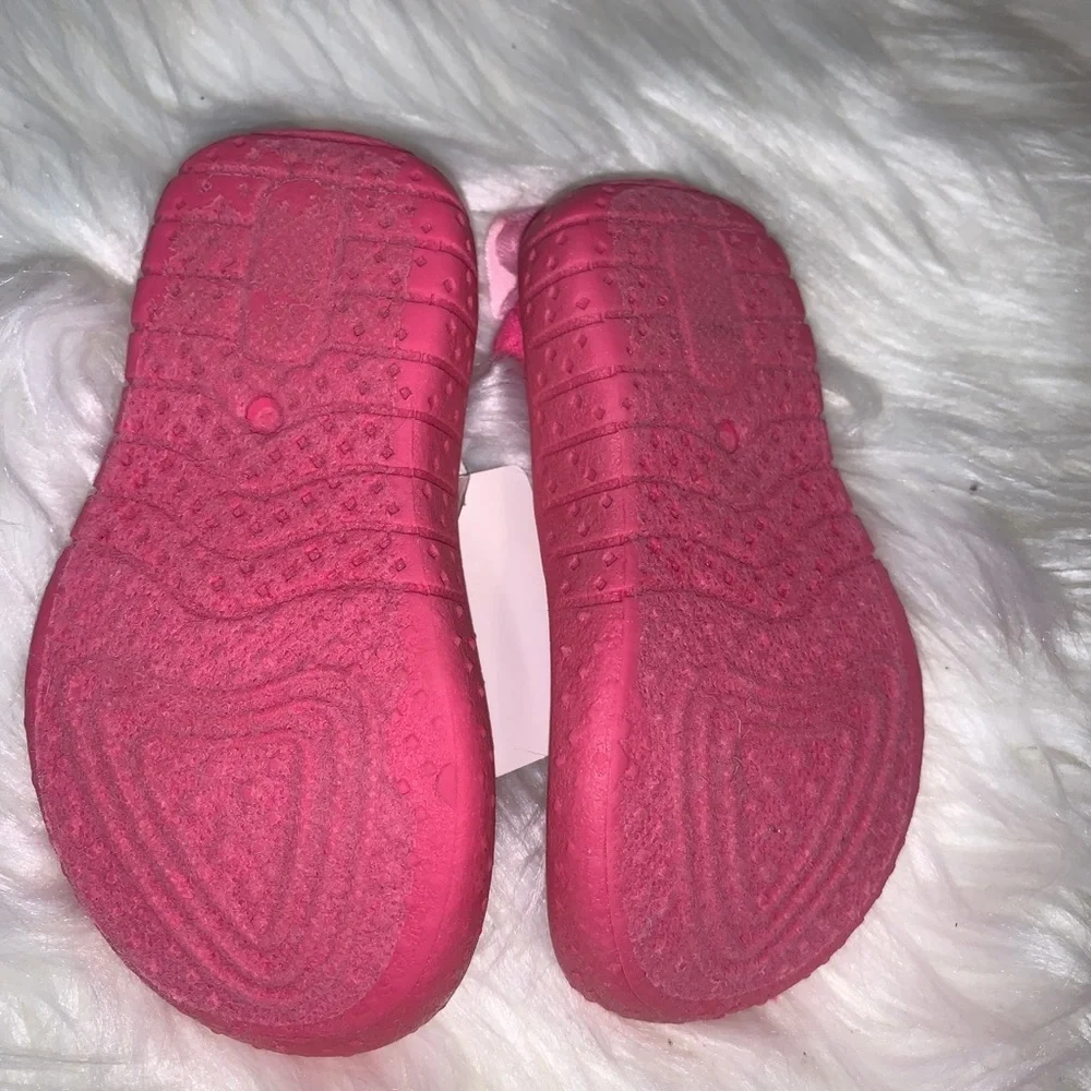 i play water shoes - girl - size 4